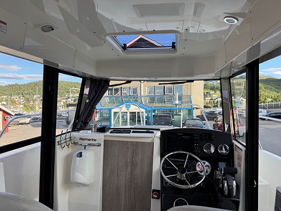 Quicksilver 705 Pilothouse - MVA-båt - Mercury V6 225 - Trollingmotor - Henger 25 of 30