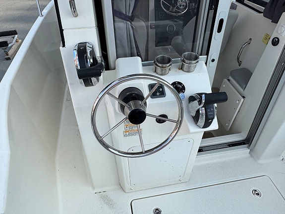 Quicksilver 705 Pilothouse - MVA-båt - Mercury V6 225 - Trollingmotor - Henger 15 of 30