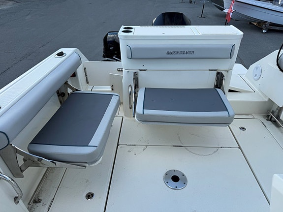 Quicksilver 705 Pilothouse - MVA-båt - Mercury V6 225 - Trollingmotor - Henger 20 of 30