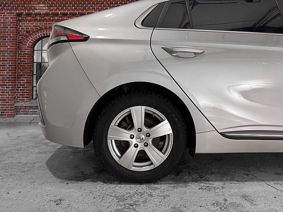 Hyundai IONIQ 3 of 5