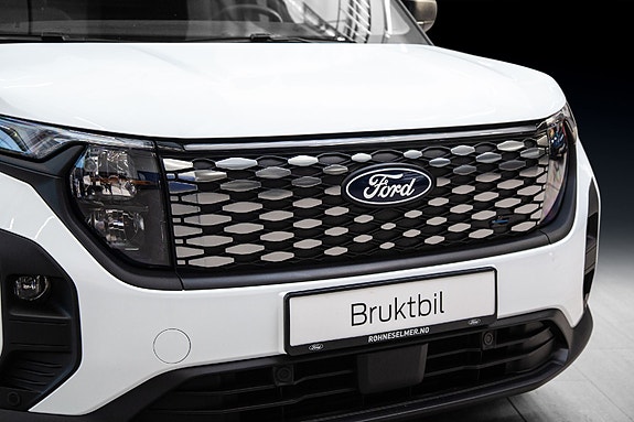 Ford E-Transit Courier 3 of 5
