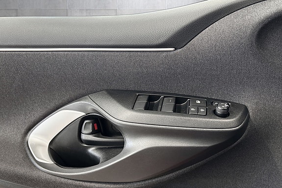Toyota Yaris 29 of 29