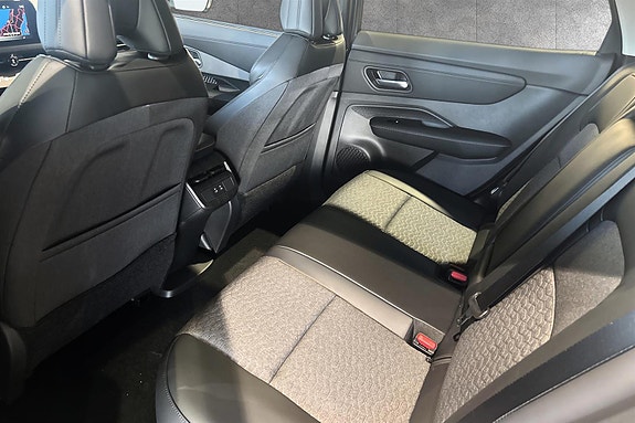 Nissan Ariya 13 of 15
