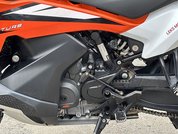 KTM 890 Adventure 3 of 5