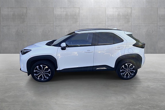 Toyota Yaris Cross 2 of 5