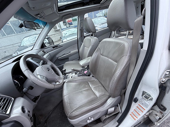 Subaru Forester 10 of 28