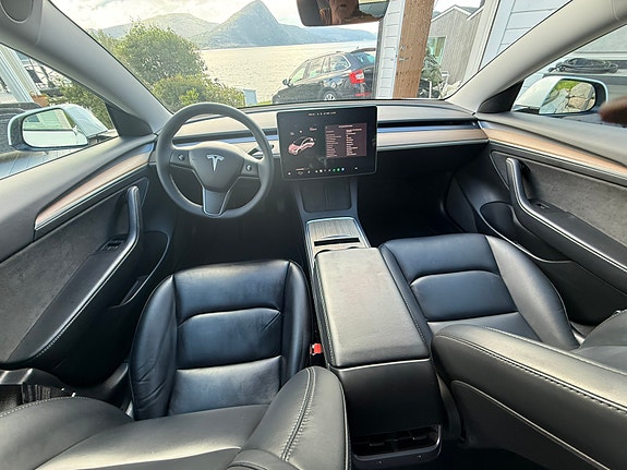 Tesla Model 3 5 of 5