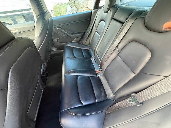 Tesla Model 3 4 of 5