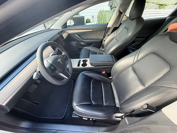 Tesla Model 3 3 of 5