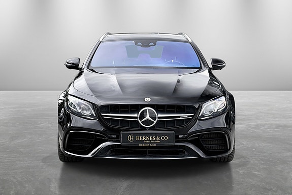 Mercedes-Benz E63 3 of 5