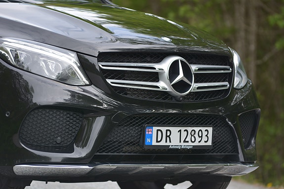 Mercedes-Benz GLE250 d 2 of 5