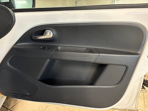 Volkswagen UP! 13 of 30