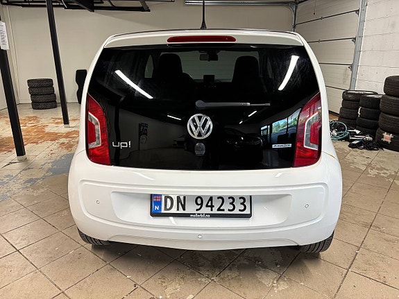 Volkswagen UP! 4 of 5