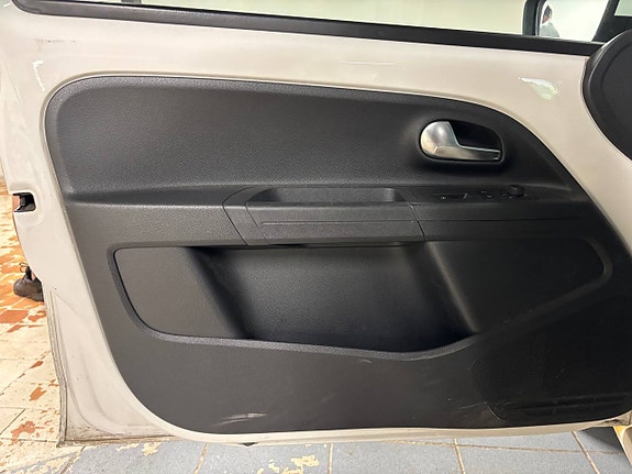 Volkswagen UP! 15 of 30