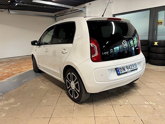 Volkswagen UP! 3 of 5