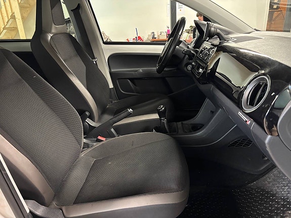 Volkswagen UP! 14 of 30