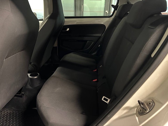 Volkswagen UP! 11 of 30