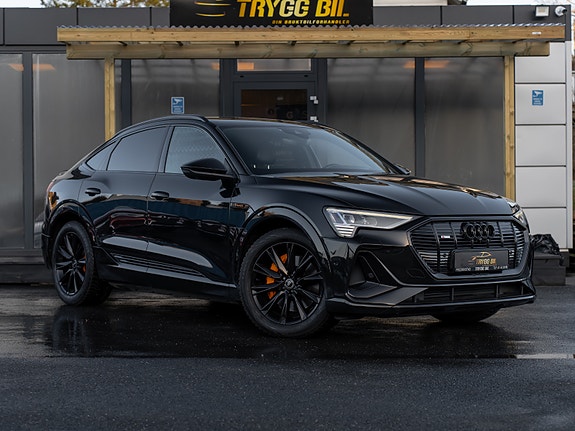 Audi e-tron Sportback 3 of 5