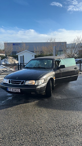 Saab 900 2 of 5