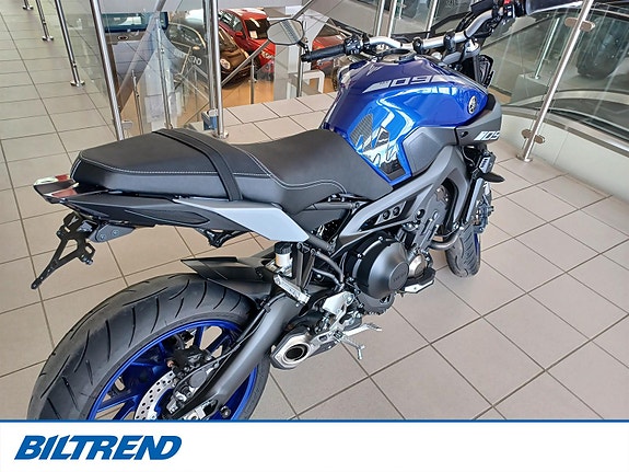 Yamaha MT-09 3 of 5