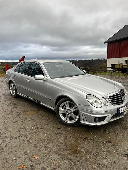 Mercedes-Benz E220 5 of 5