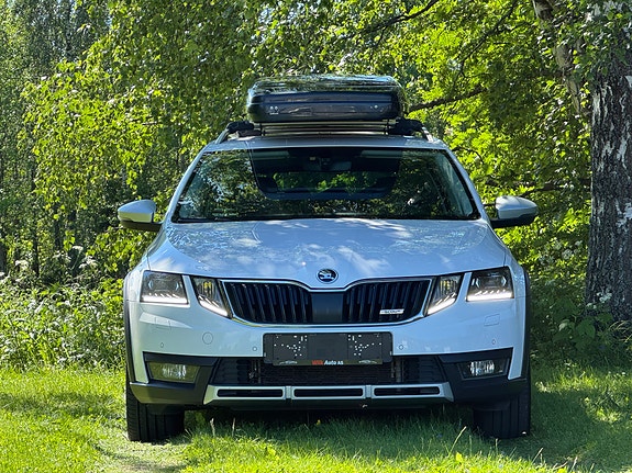 Skoda Octavia Scout 3 of 5