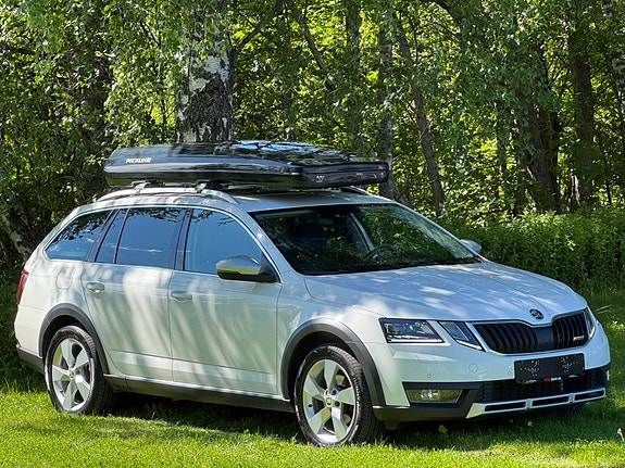 Skoda Octavia Scout 2 of 5