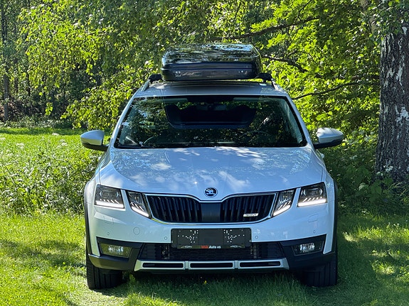 Skoda Octavia Scout 4 of 5
