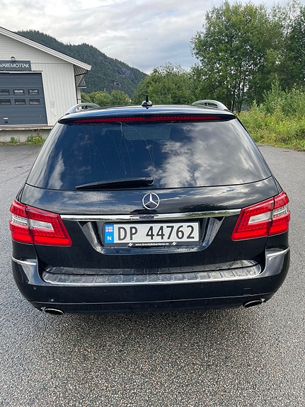 Mercedes-Benz E350 5 of 17