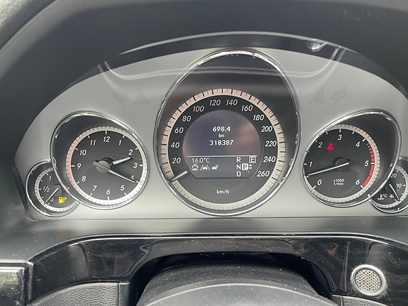 Mercedes-Benz E350 10 of 17