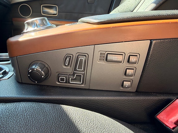 BMW 7-Serie 12 of 16