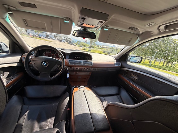 BMW 7-Serie 9 of 16