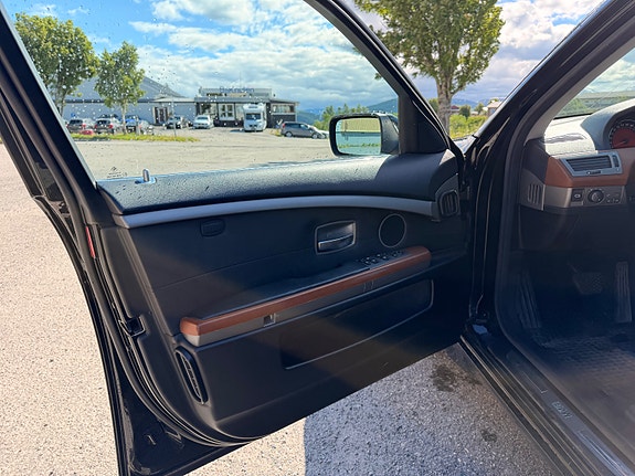 BMW 7-Serie 15 of 16