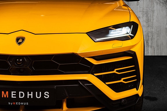 Lamborghini Urus 5 of 5