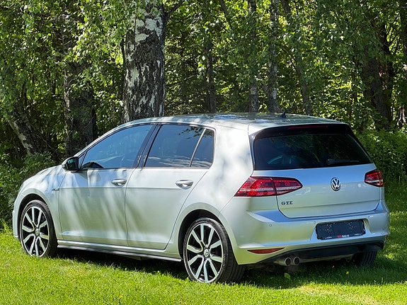 Volkswagen Golf VII 10 of 22