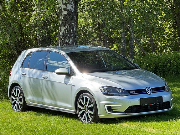Volkswagen Golf VII 2 of 5
