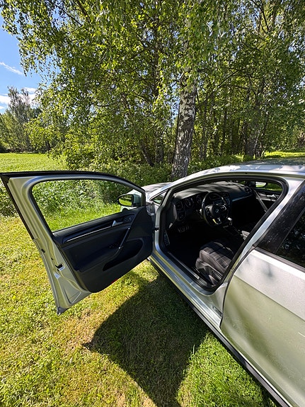 Volkswagen Golf VII 13 of 22