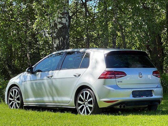 Volkswagen Golf VII 9 of 22