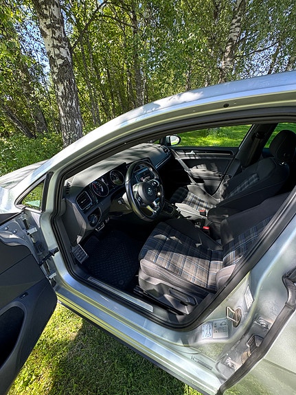 Volkswagen Golf VII 14 of 22