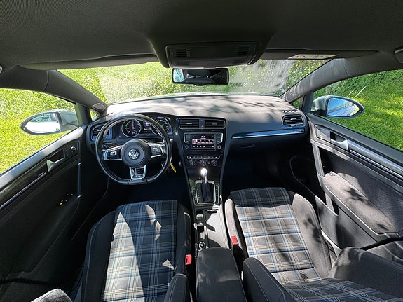 Volkswagen Golf VII 22 of 22