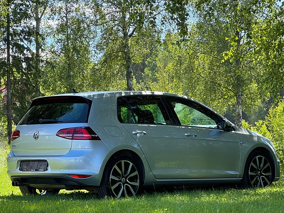 Volkswagen Golf VII 11 of 22