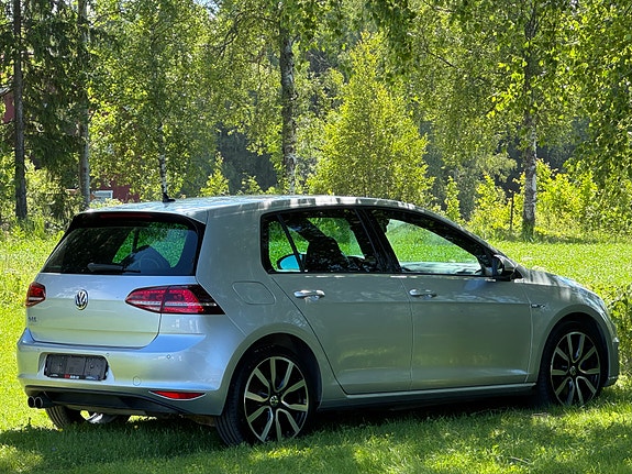 Volkswagen Golf VII 12 of 22
