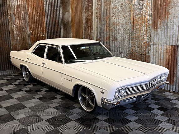 Chevrolet Impala 2 of 5