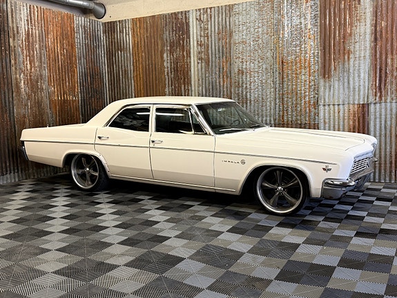 Chevrolet Impala 3 of 5