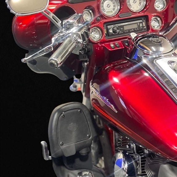Harley-Davidson CVO Ultra Classic - FLHTCUSE4 5 of 5