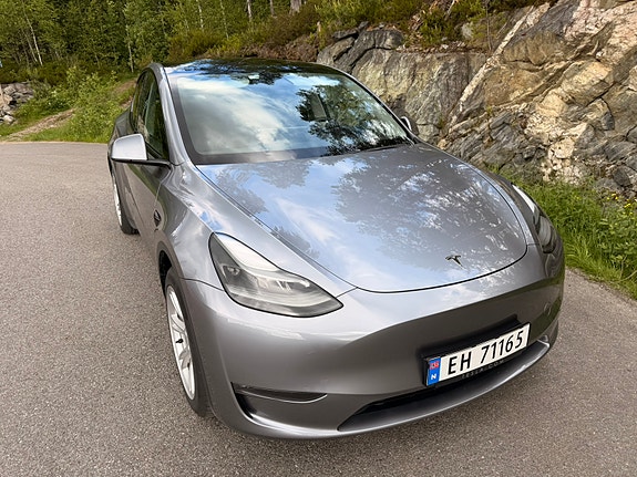 Tesla Model Y 5 of 5