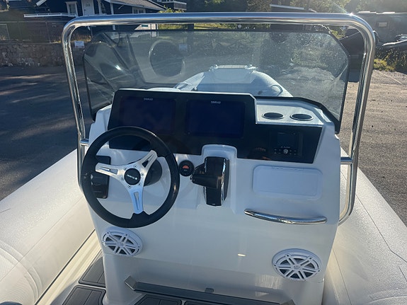 BRIG Eagle 6.7 - "HANKØ MIAMI Edition", HVIT MERCURY, 2 x SIMRAD, JL Marine Ster 2 of 5