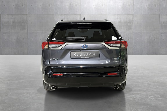 Toyota RAV4 Plug-in Hybrid 3 of 5