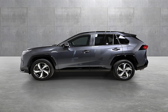 Toyota RAV4 Plug-in Hybrid 2 of 5