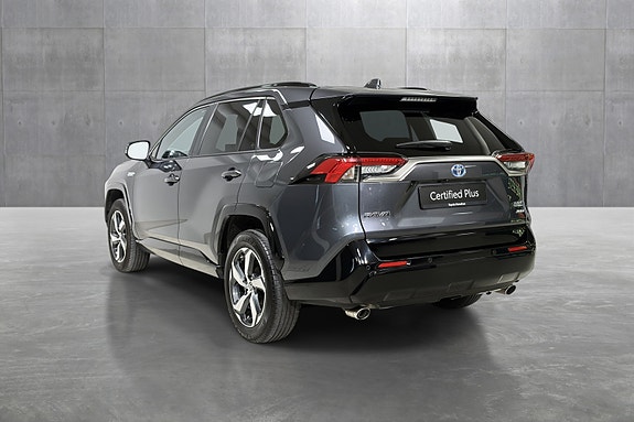 Toyota RAV4 Plug-in Hybrid 4 of 5